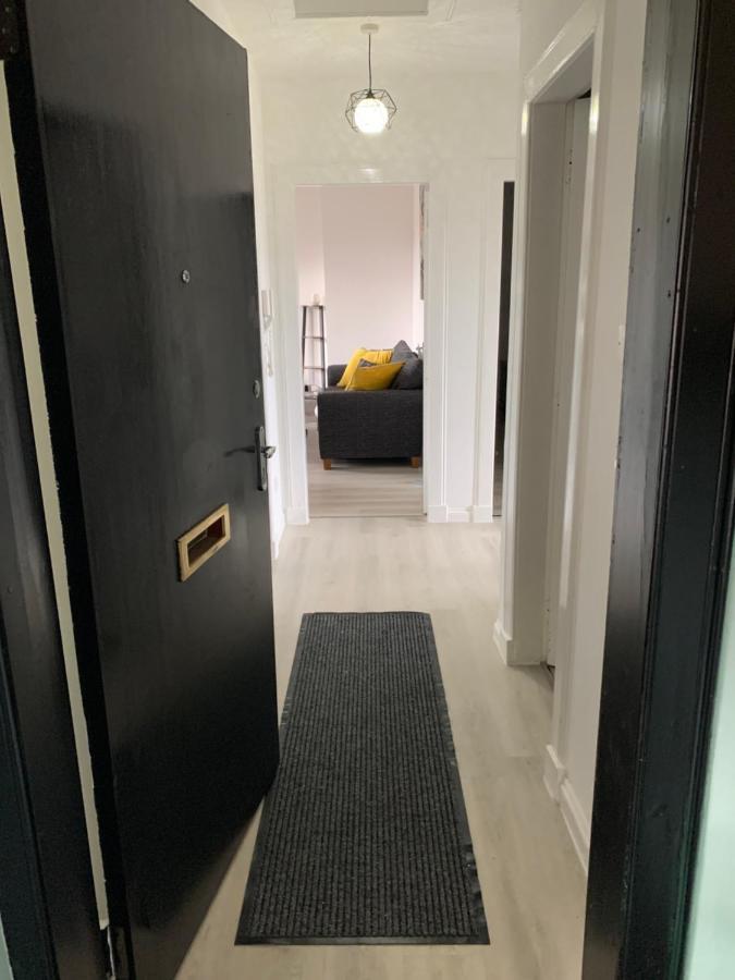 Lovely 2 Bedroom Apartment In Central Location Greenock Exterior foto